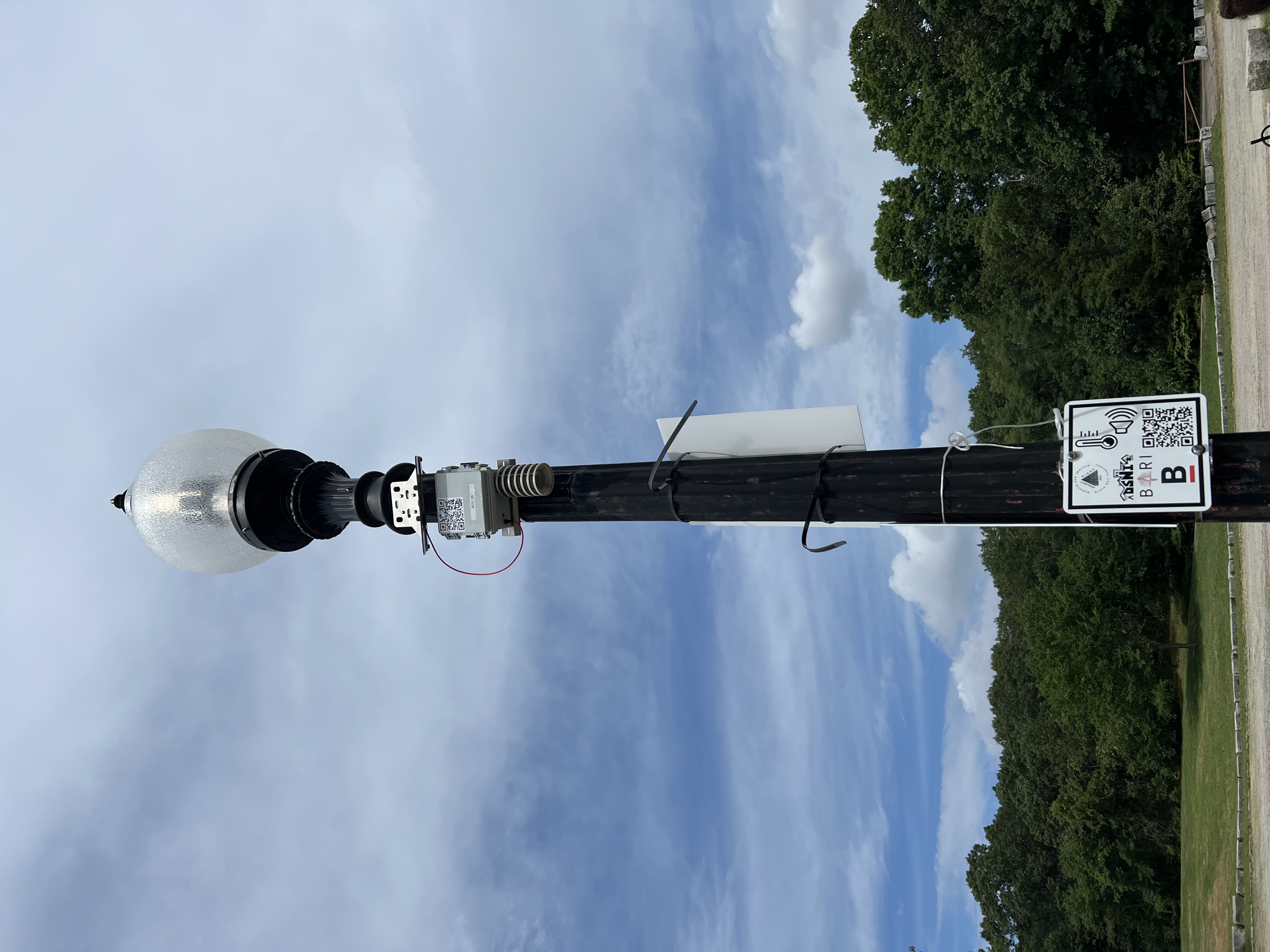 Portable 'Common Senses' sensor box measuring temperature and sound